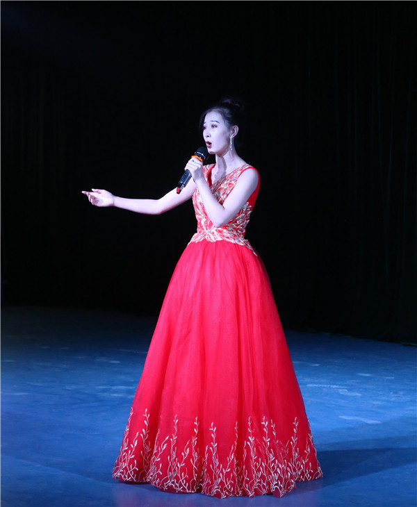 15级音乐表演专业同学李宸演唱歌曲《祝福祖国》音乐专业金珂宇老师
